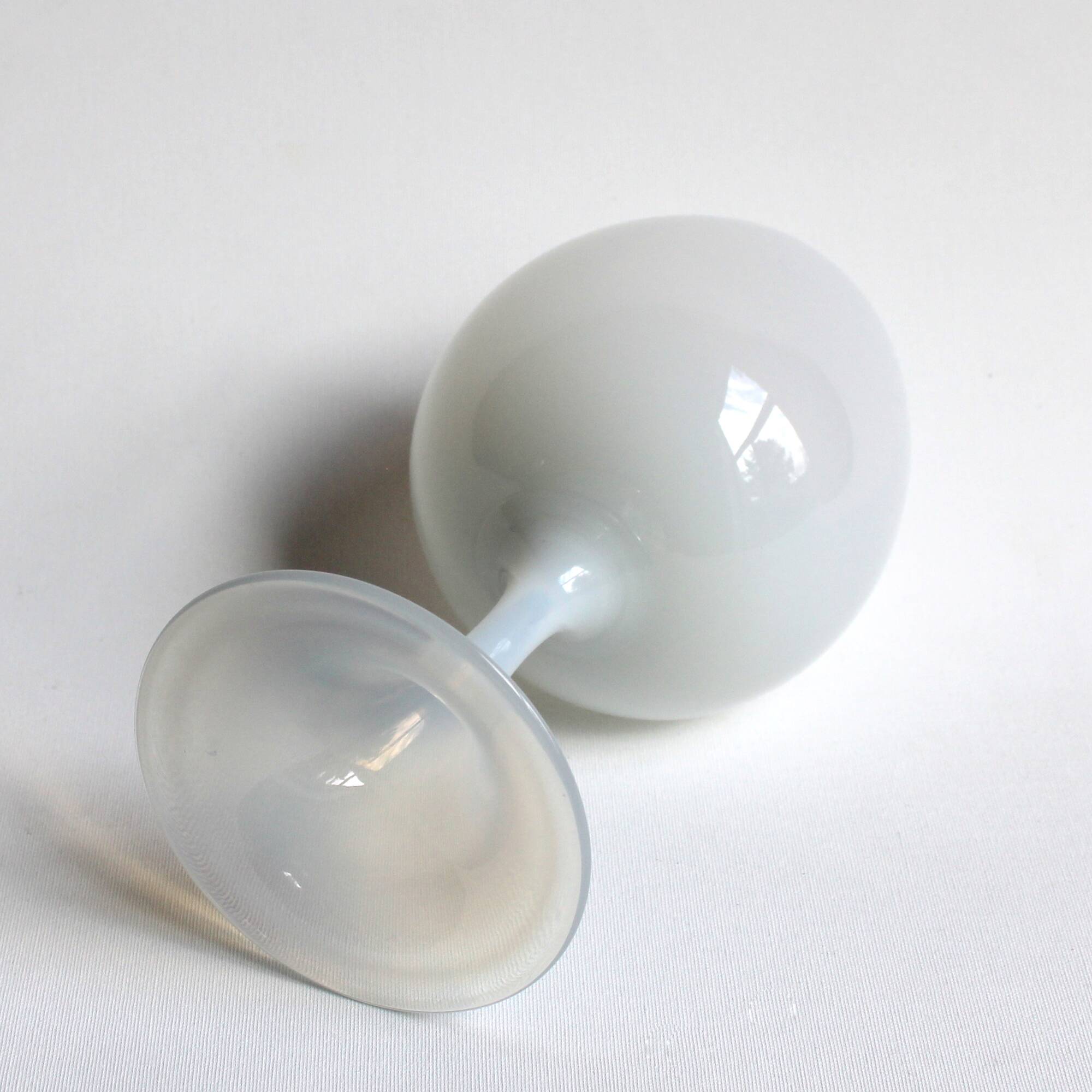 Opaline chalice from the 1950s - Manufacture de Boussu - Belgium