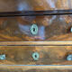 Empire commode from the 19th century in flame mahogany – Original intact black marble