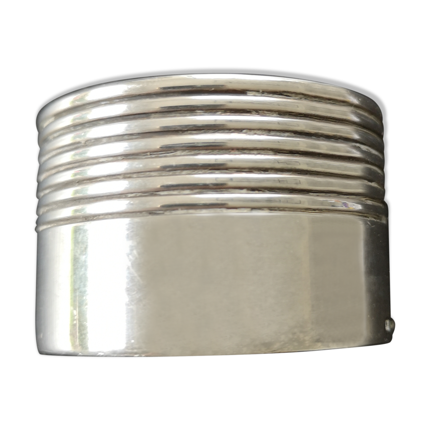 Silver metal towel round