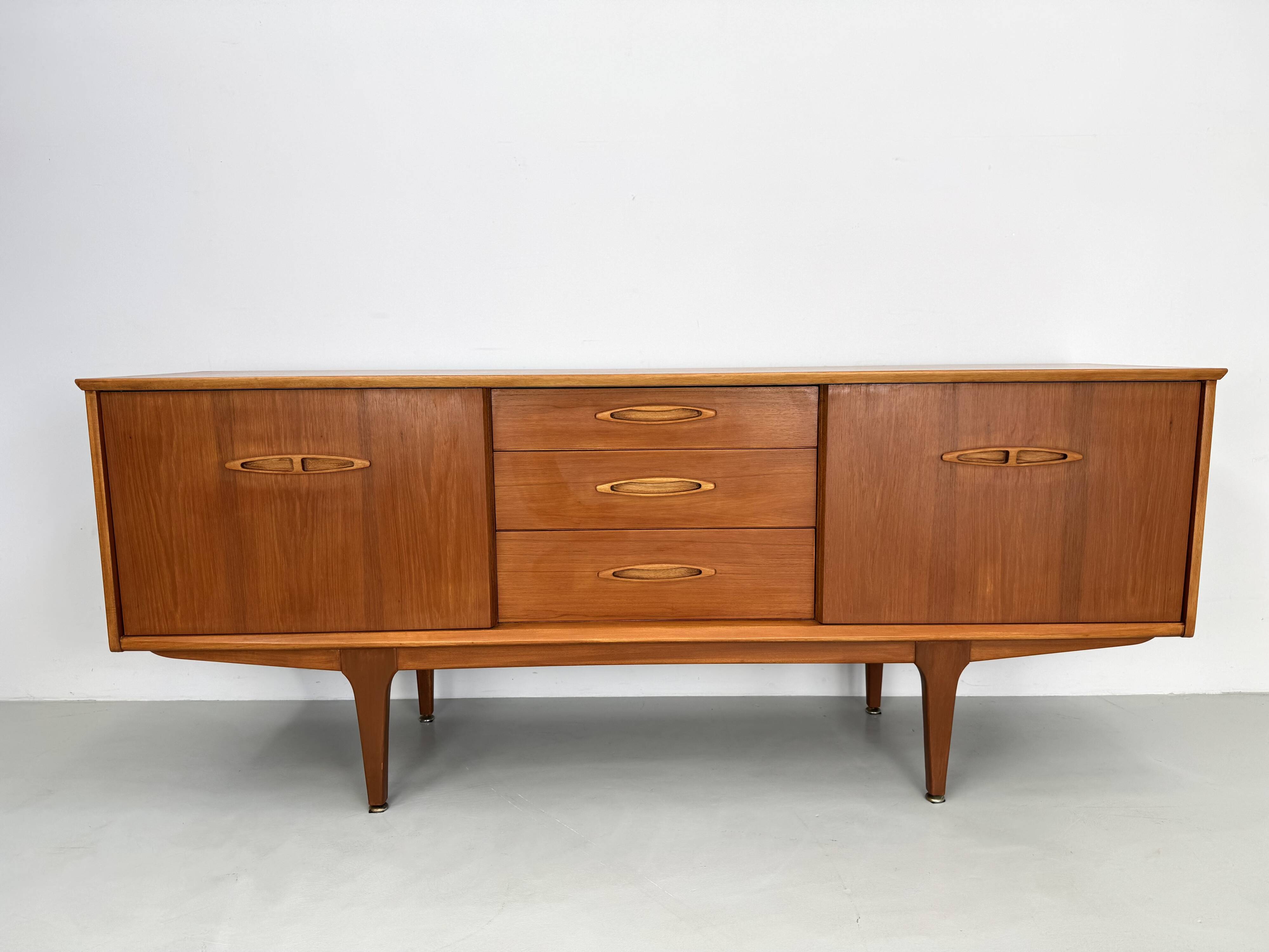Buffet vintage de Jentique des années 60.