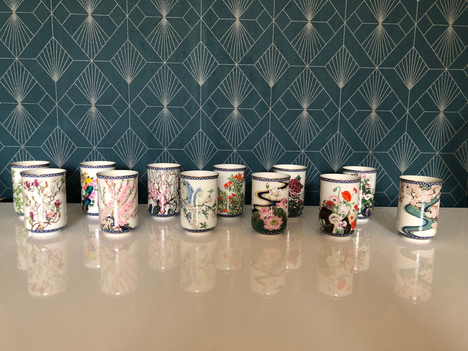 Vintage 1981 Japanese set of 12 porcelain tea cups Franklin Mint