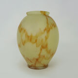 Vase vintage en pâte de verre jaune orangé style Clichy. Année 50 60