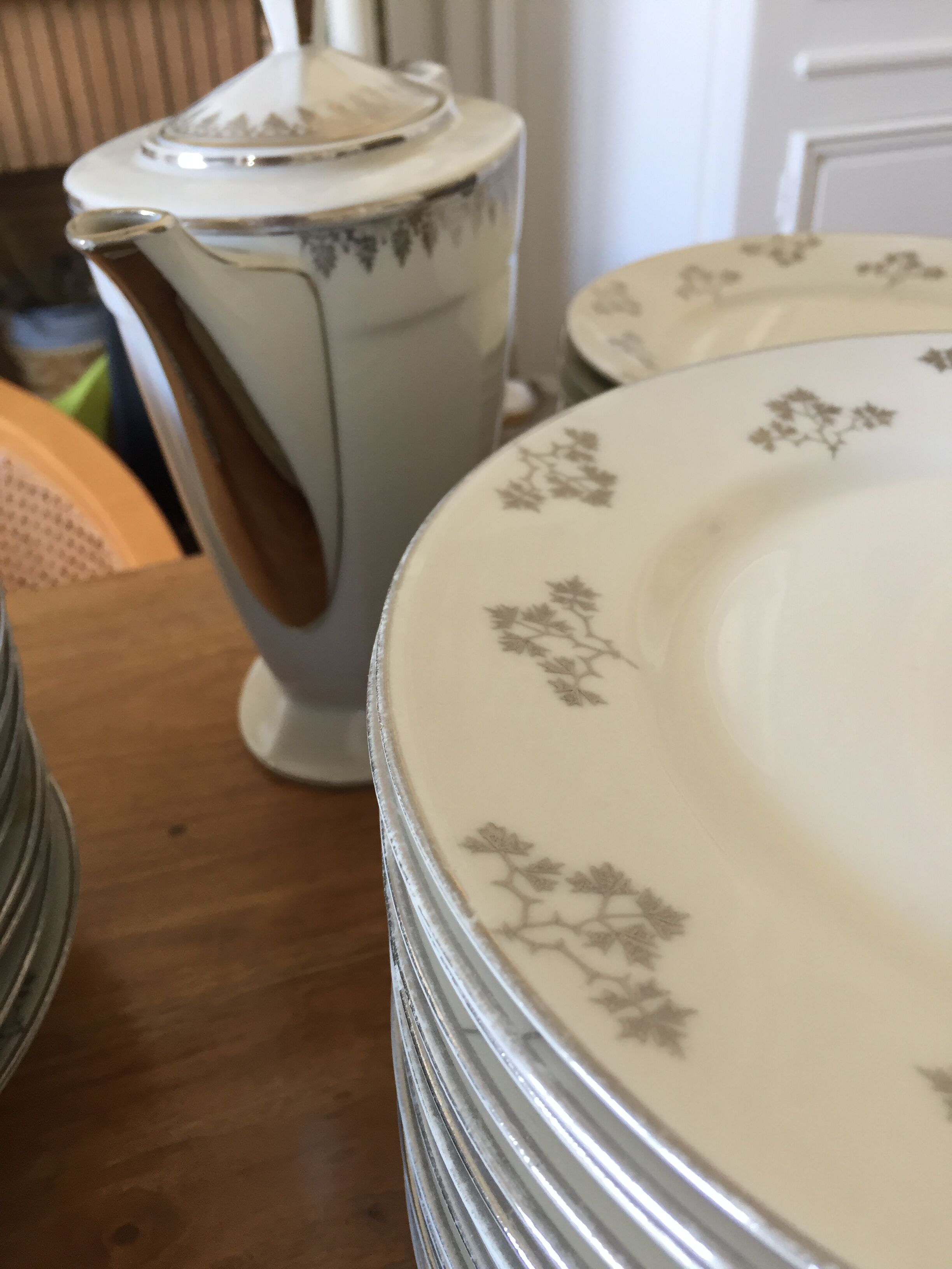 Service 70 pieces porcelain from limoges art deco