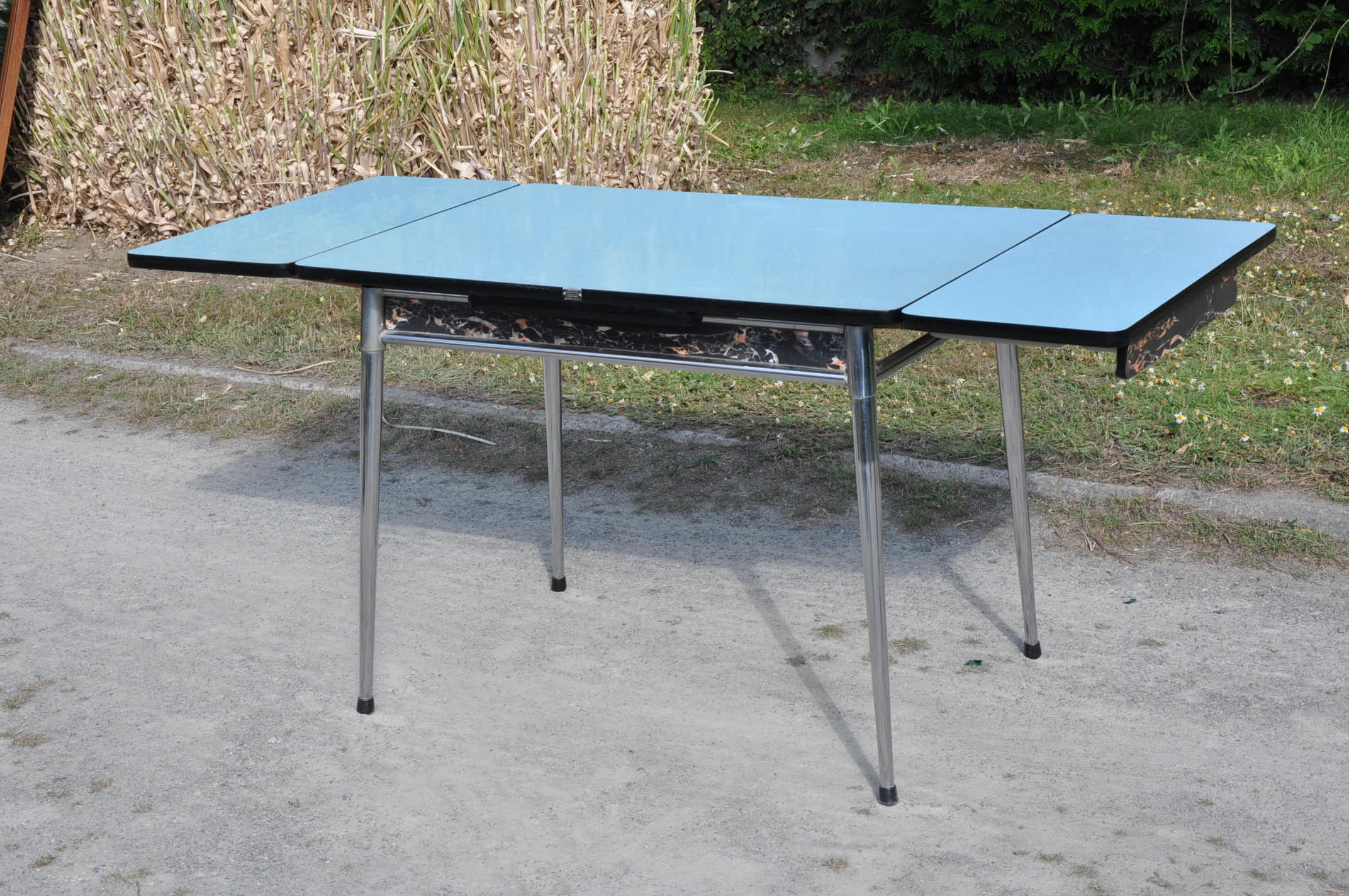 Tables et chaises en formica Tublac