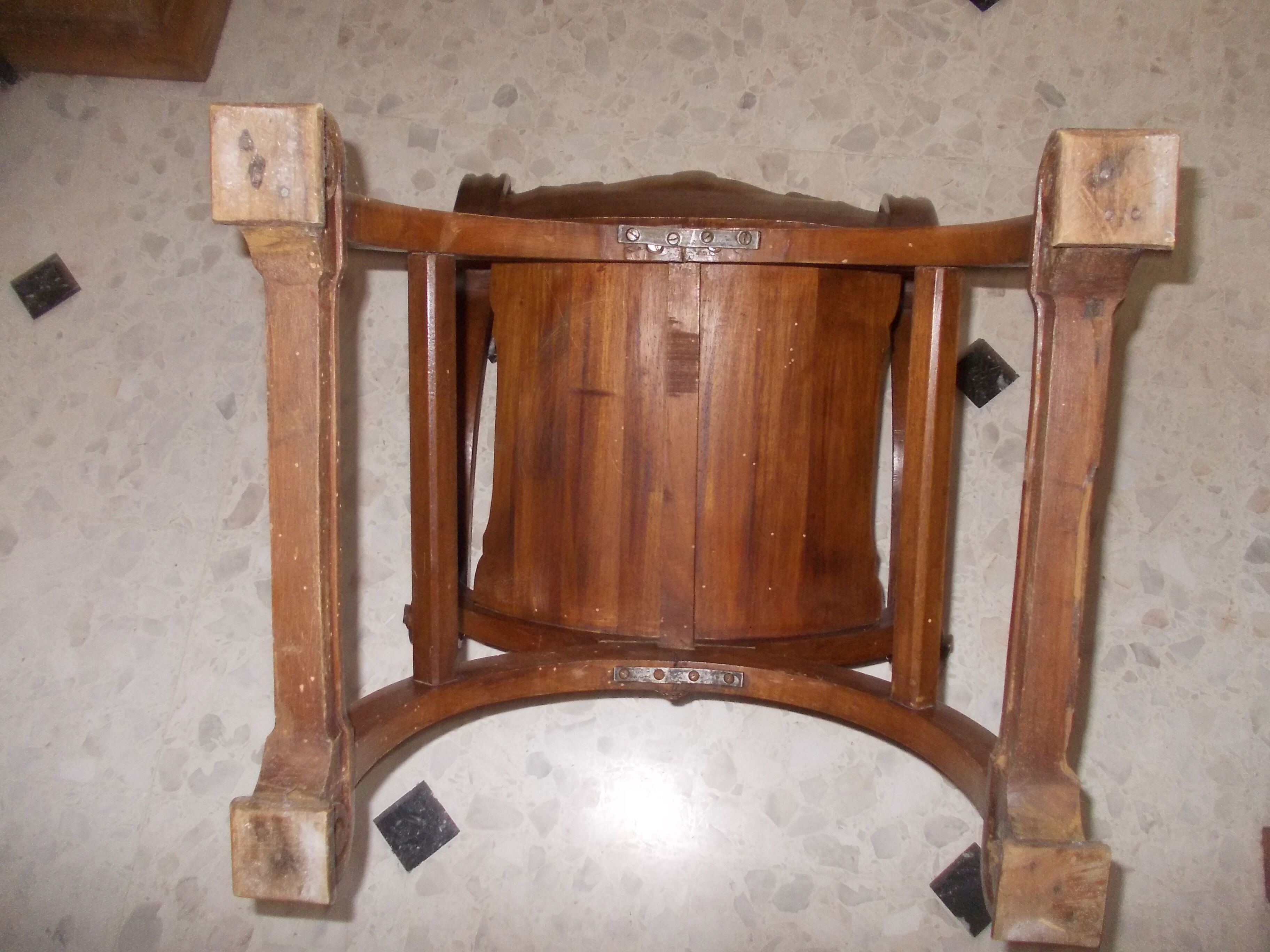 Fauteuil curule dit Dagobert néo renaissance fin XIXe bois clair