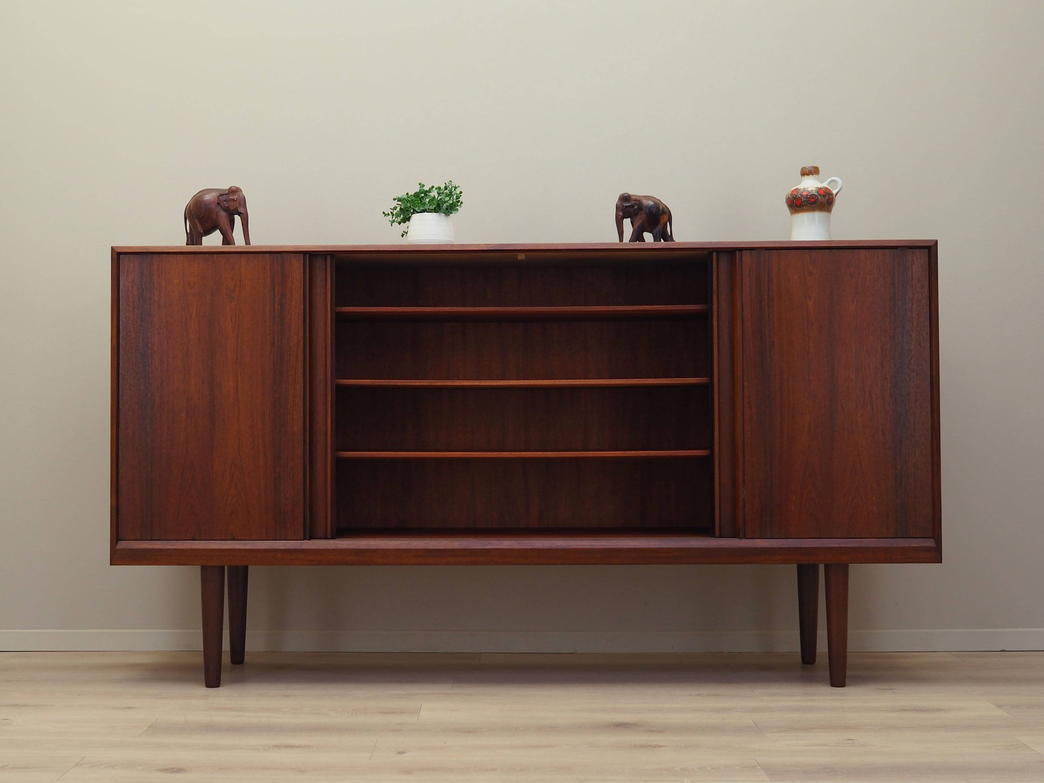 Buffet haut en palissandre, design danois, années 1970, production : Danemark