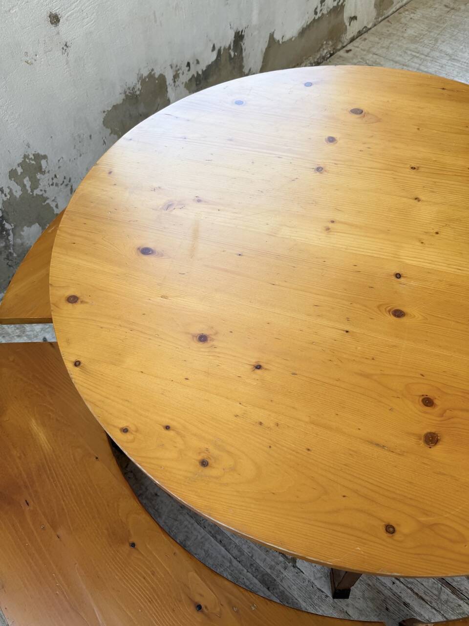 Set of round table and 4 rounded benches, 1950