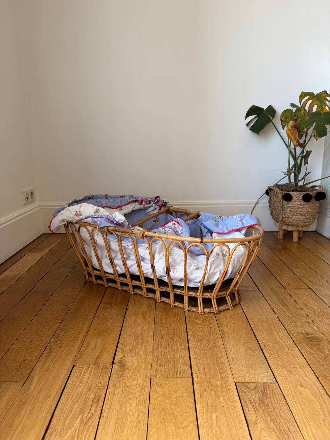 Rattan bassinet