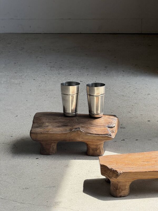 Petit tabouret, repose-pied en teck blond monoxyle coins coupés court