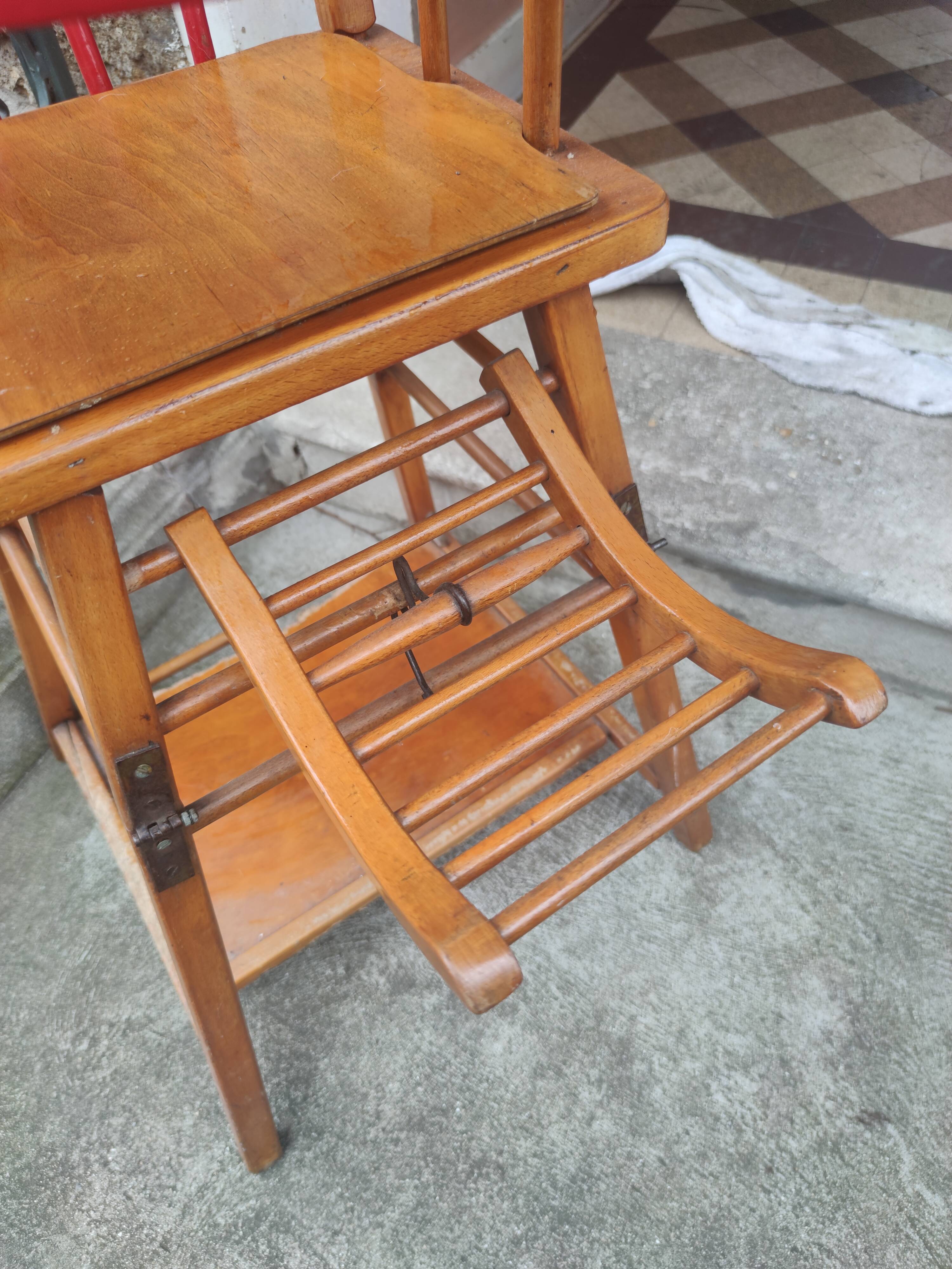 Chaise haute en bois pour bébé ou enfant
