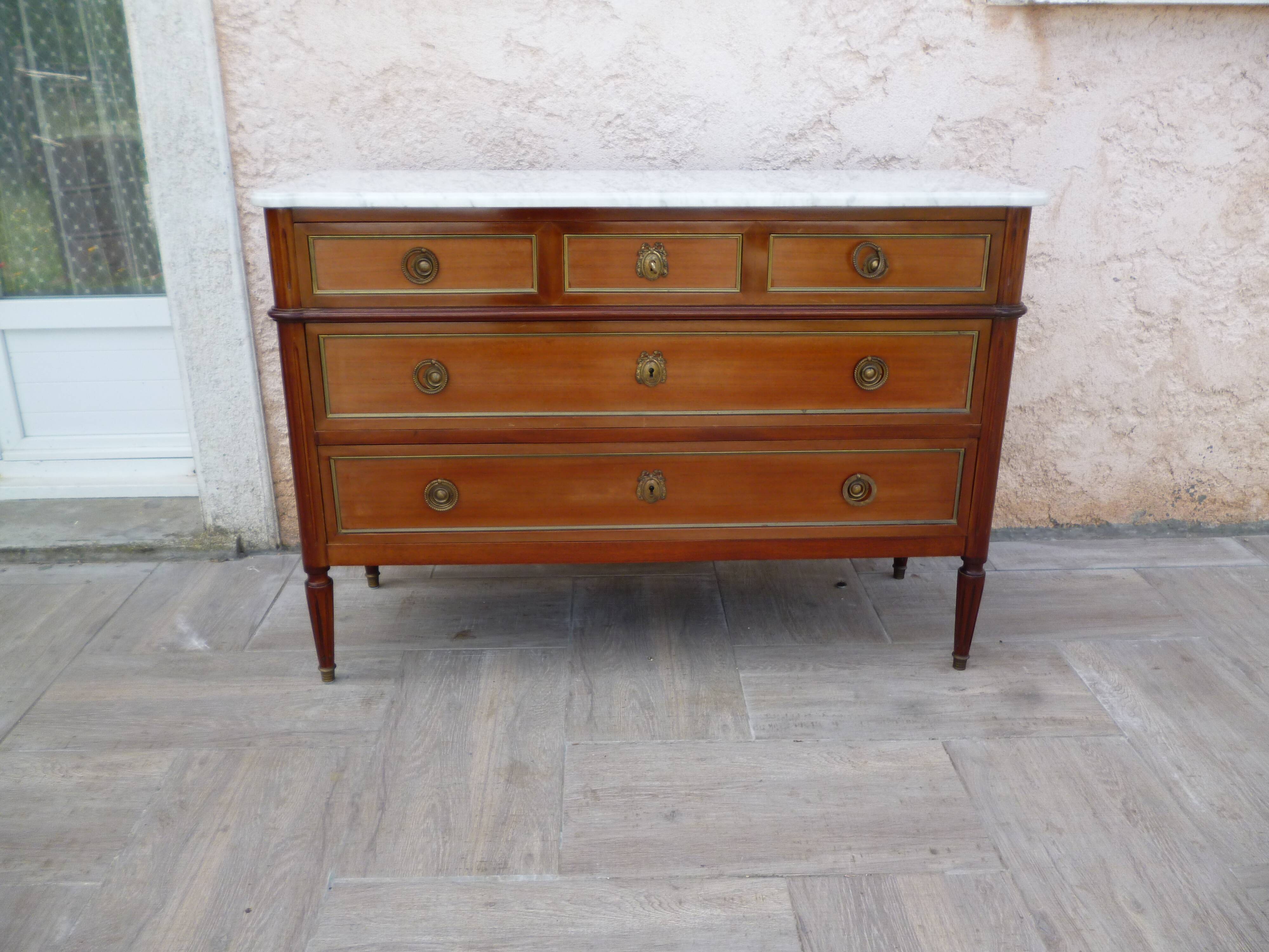 Dresser style Louis XVI