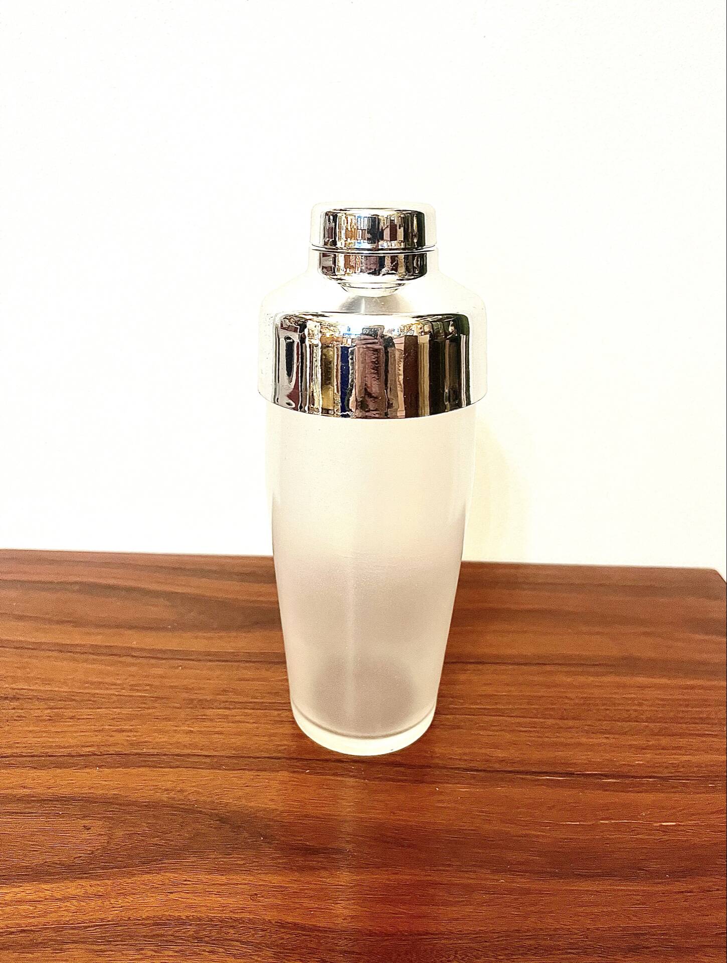 Frosted glass shaker