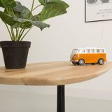 Coffee table in squircle format