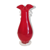 Vase en verre rouge