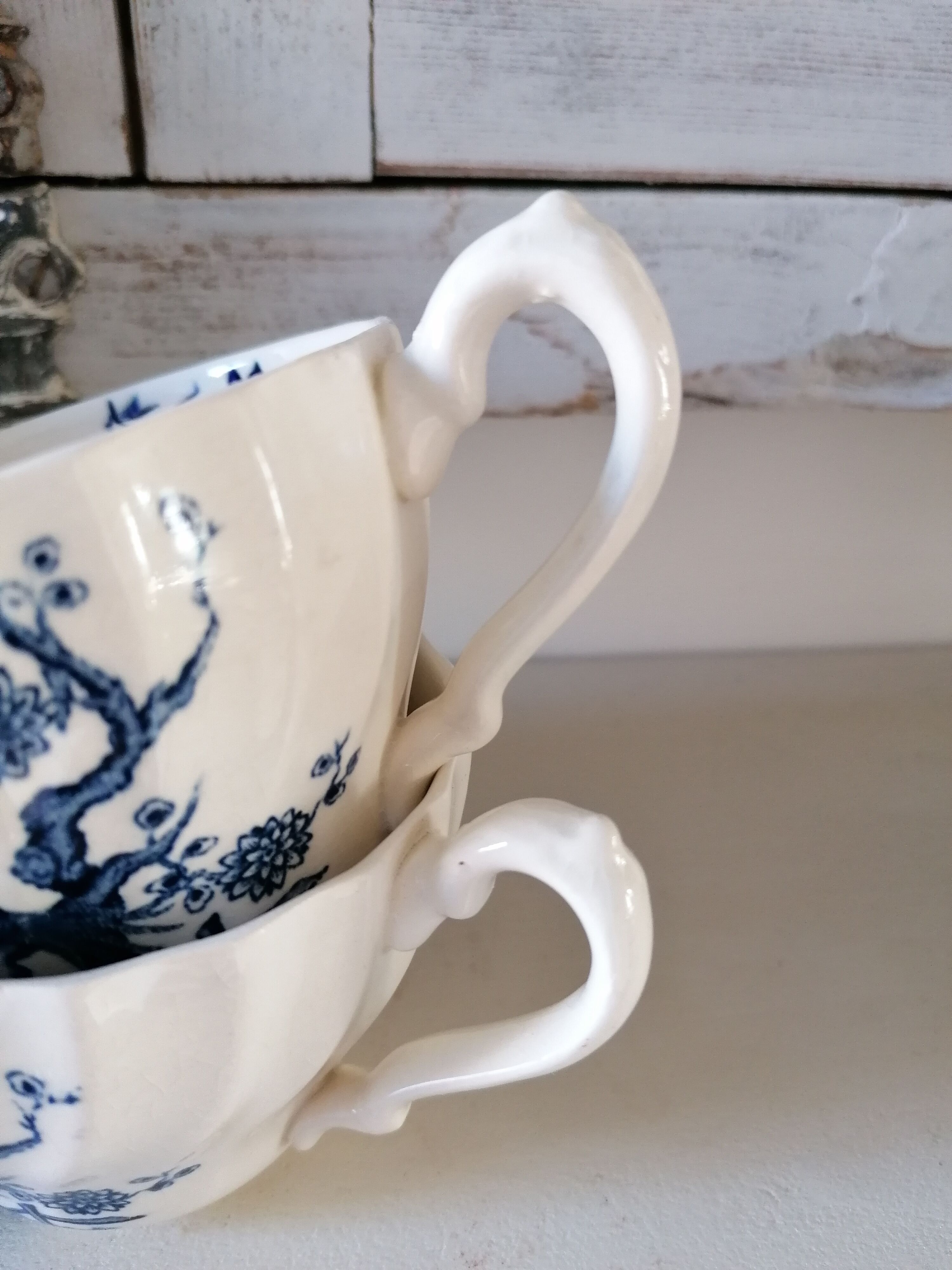 Set of 4 cups and saucers in English earthenware