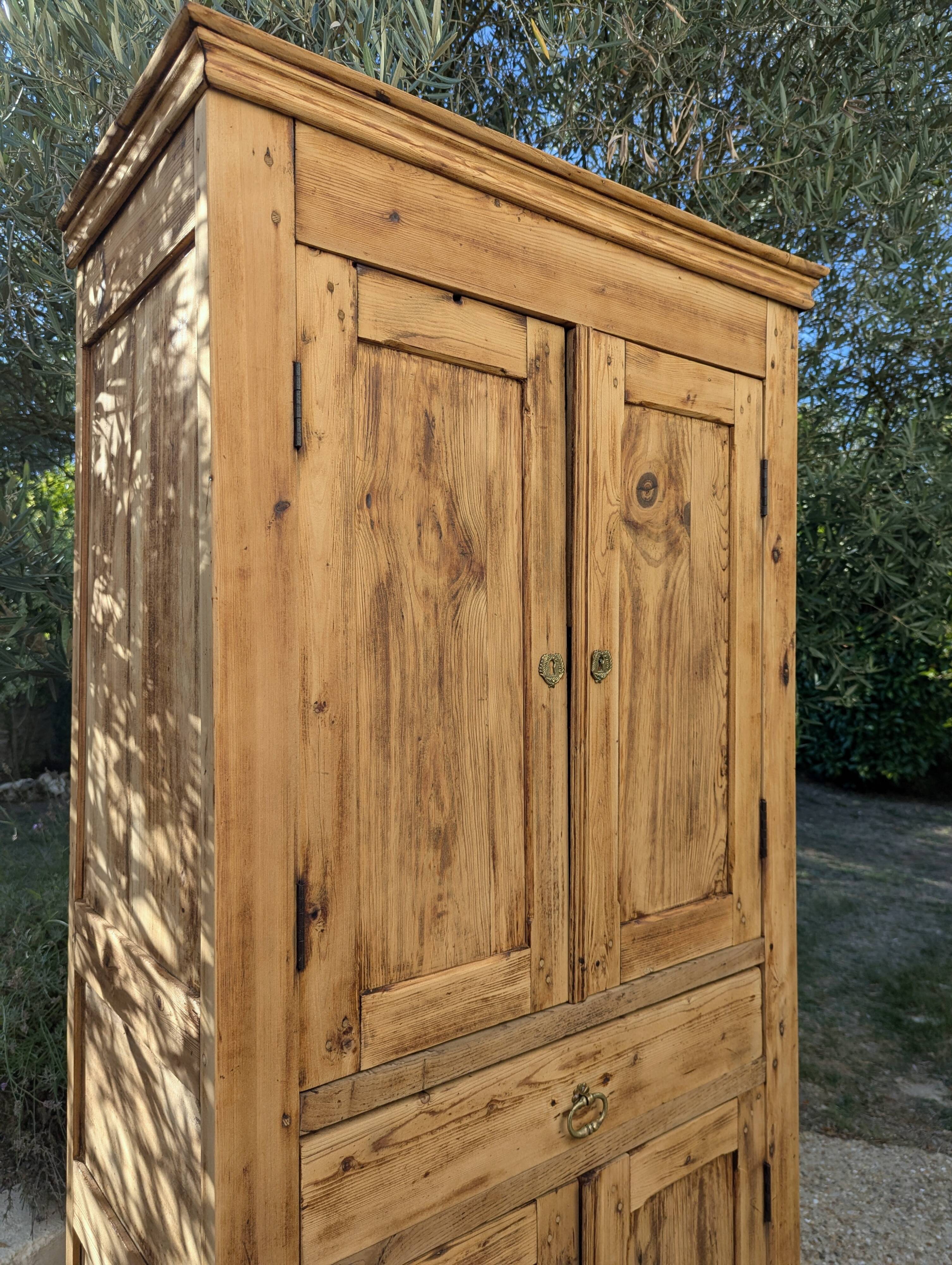 Standing man's wardrobe