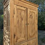 Standing man's wardrobe