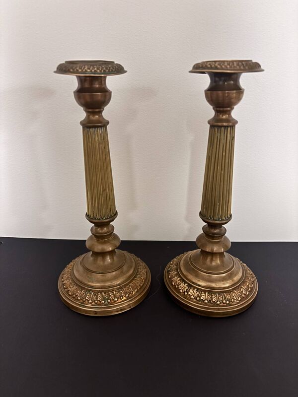Suite de 2 Bougeoirs Anciens en Bronze - Style Louis XVI