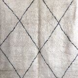Moroccan Berber carpet Beni Ouarain with black diamonds 3,05x2.09m