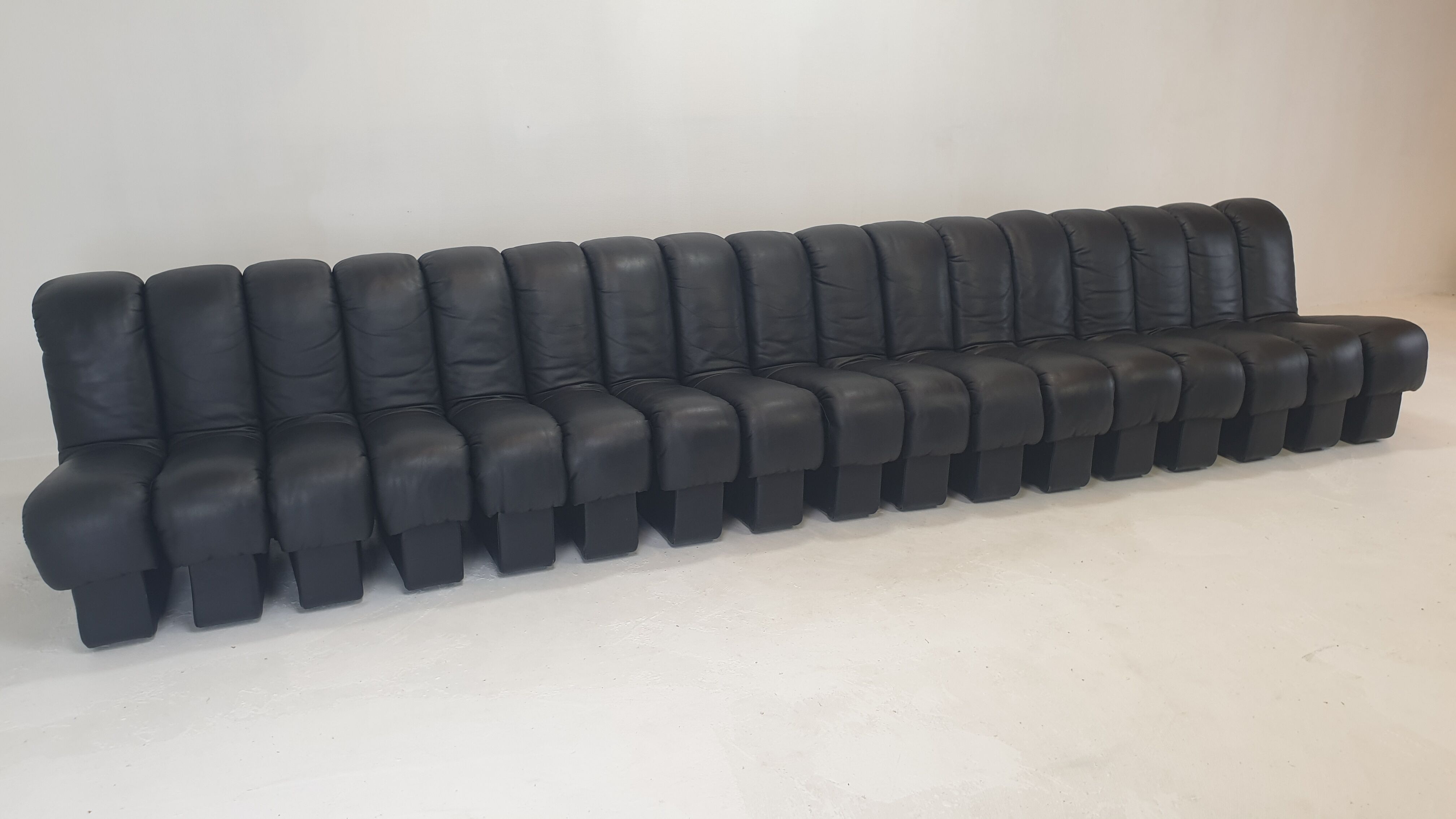 De Sede DS-600 "Non Stop" Snake Shaped Modular Sofa in Full Black Leather