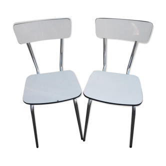 2 chaises en formica blanc gris