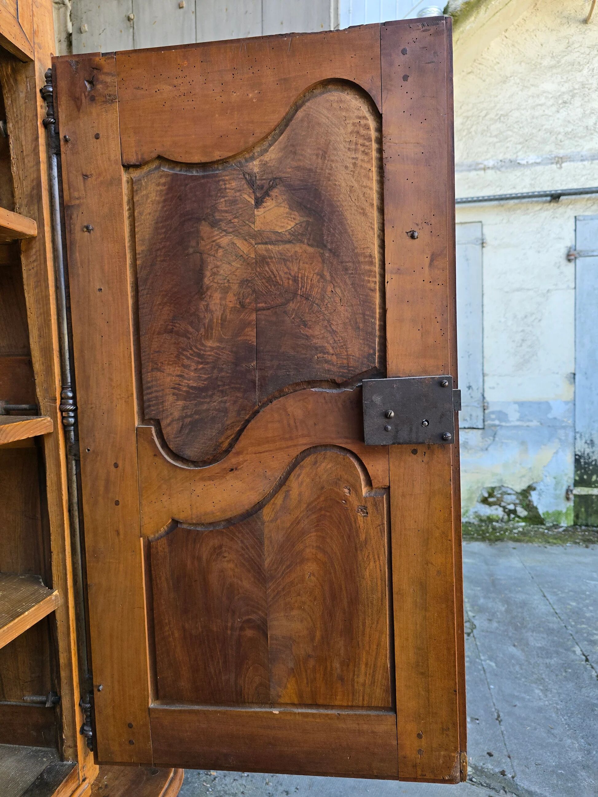 Louis XV two-body buffet in solid walnut – 18th century