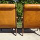 Fauteuils en bois et cuir capitonné, les 2