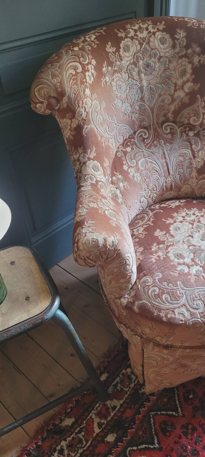 Velvet toad armchair