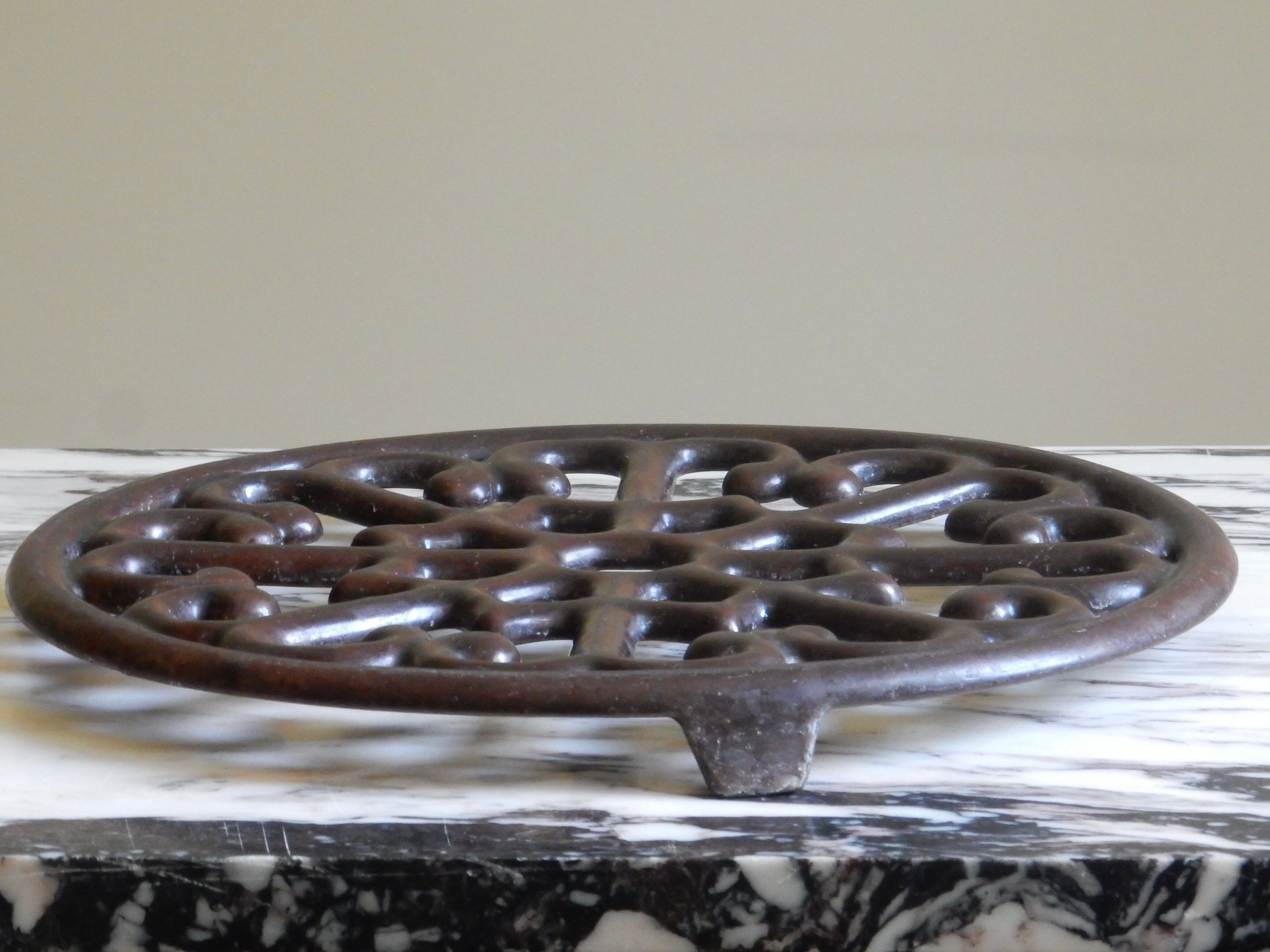 Brown enamelled cast iron trivet