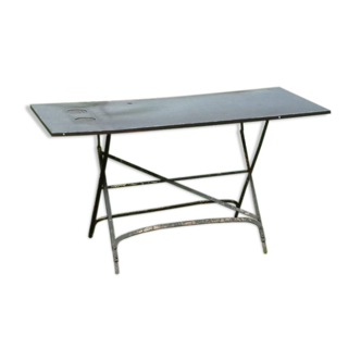 Foldable industrial table