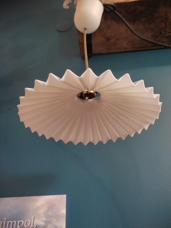 Tulip suspension in serrated opaline lace Dp 0123118