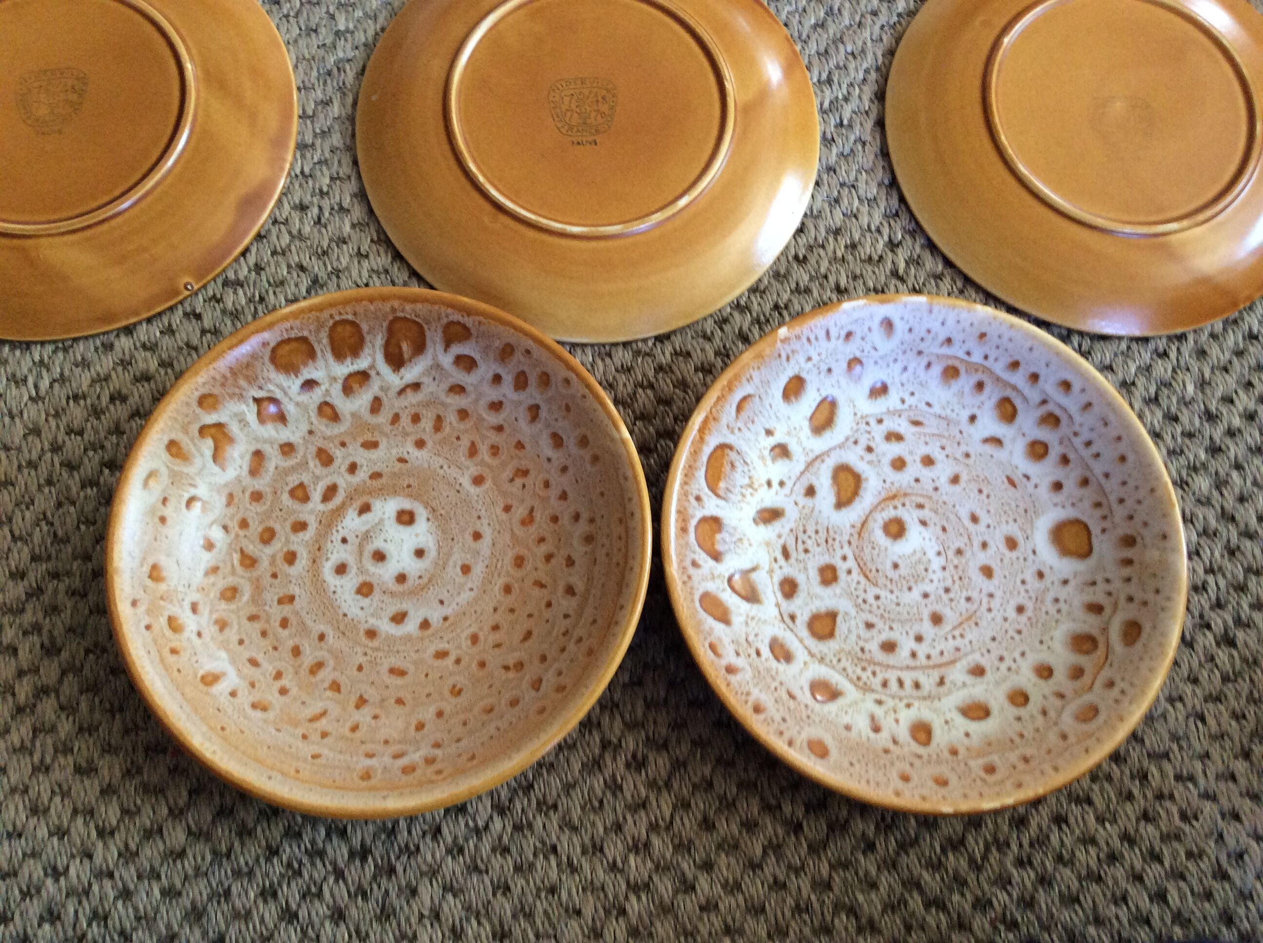 Set of 8 plates