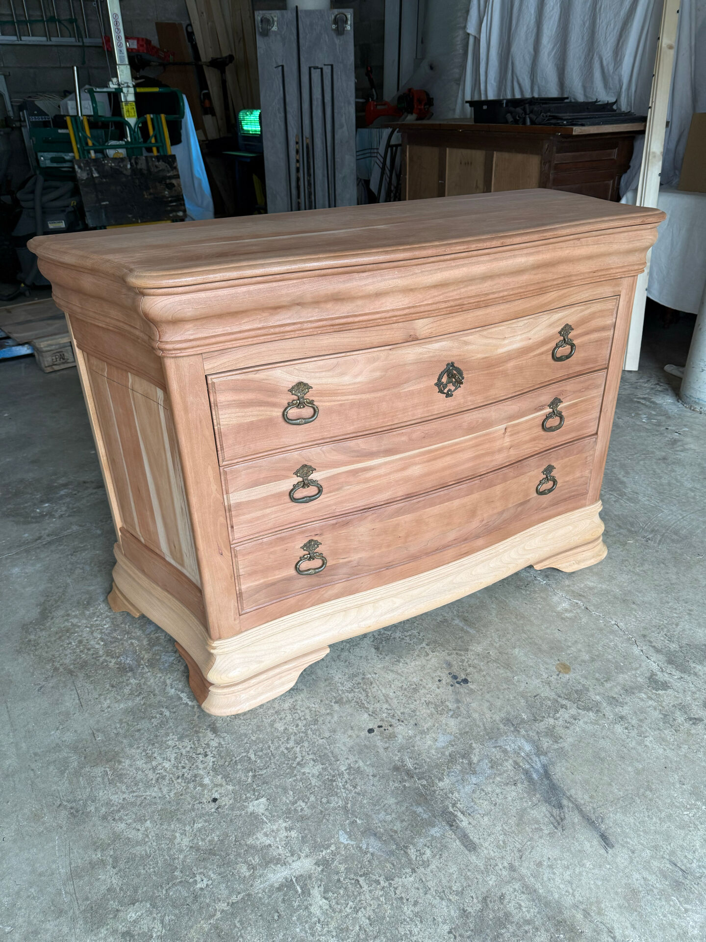 Chest of drawers