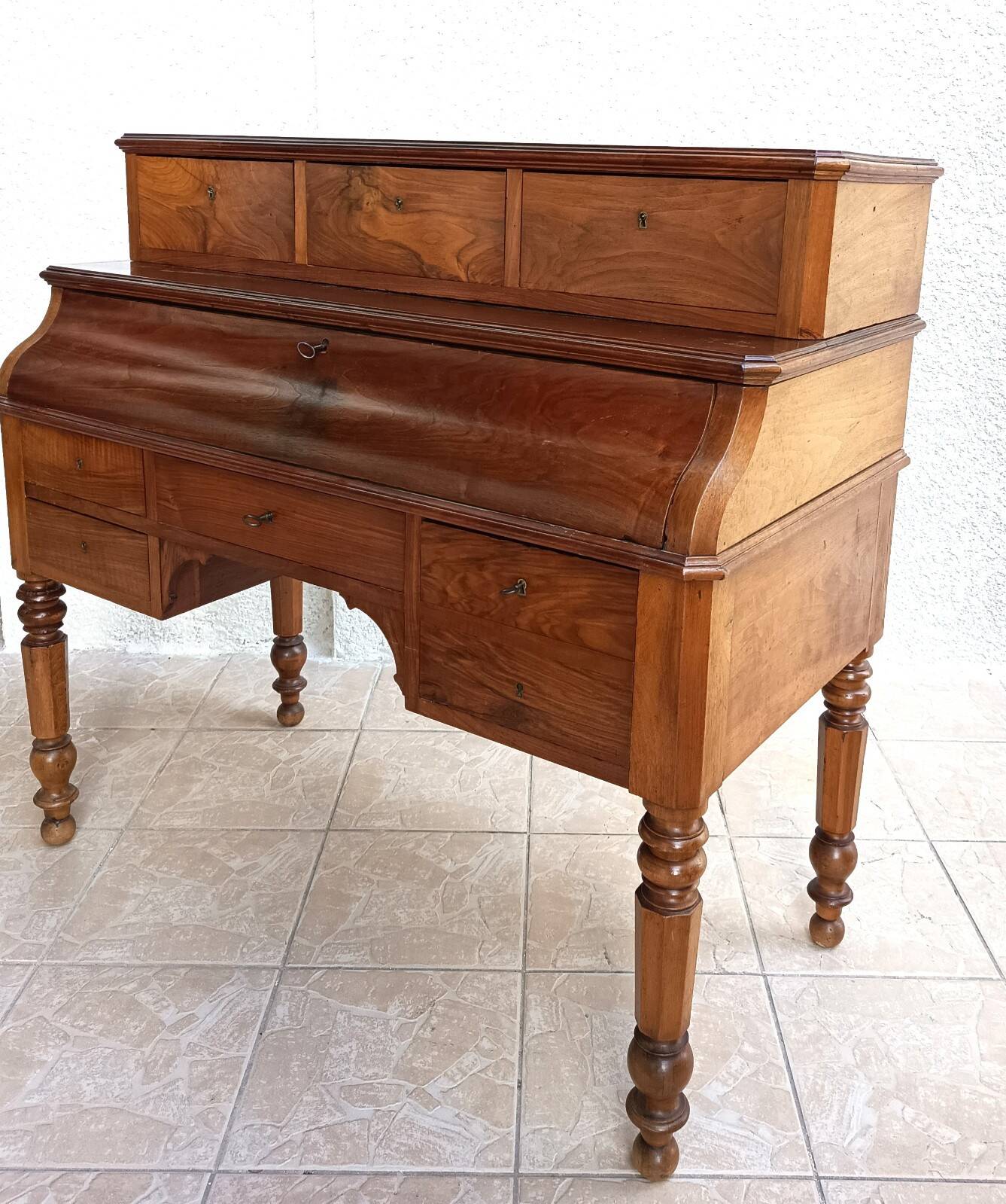 Bureau à cylindre Louis Philippe en noyer époque 19ème
