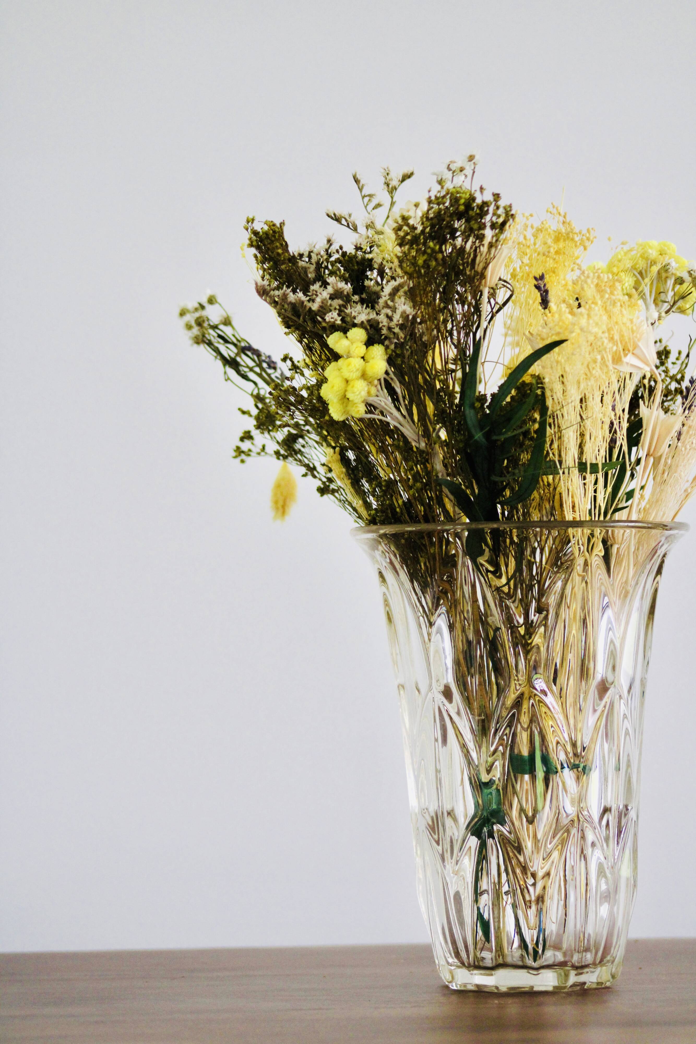 Vase en verre pressé – motif feuillage