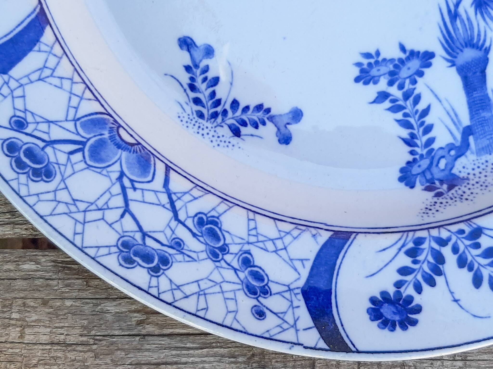 Plat en faïence de Creil et Montereau modèle Japon