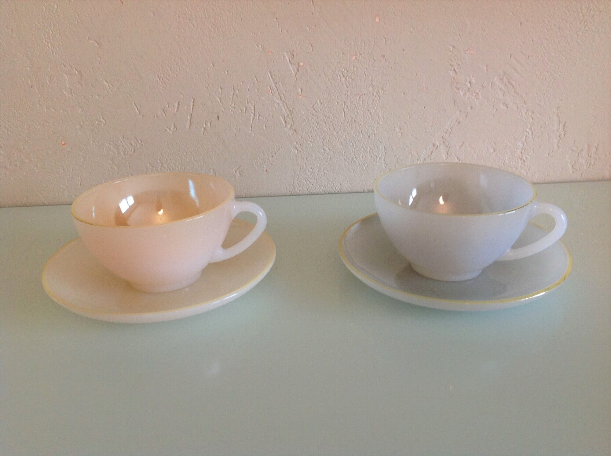 Pair of polychrome opaline cups by Arcopal / vintage 60s-70s