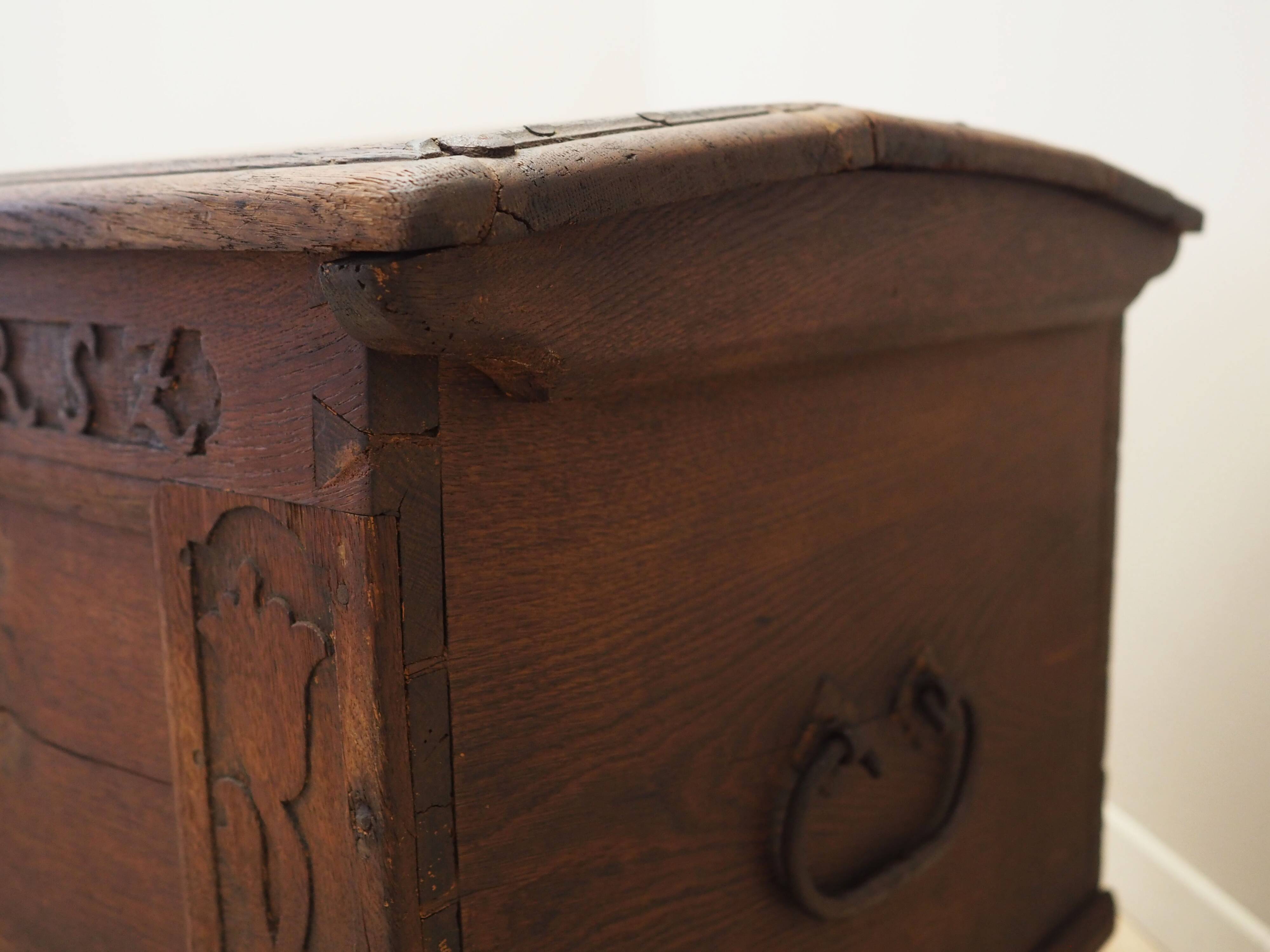 Oak chest, Scandinavian design, 18th century