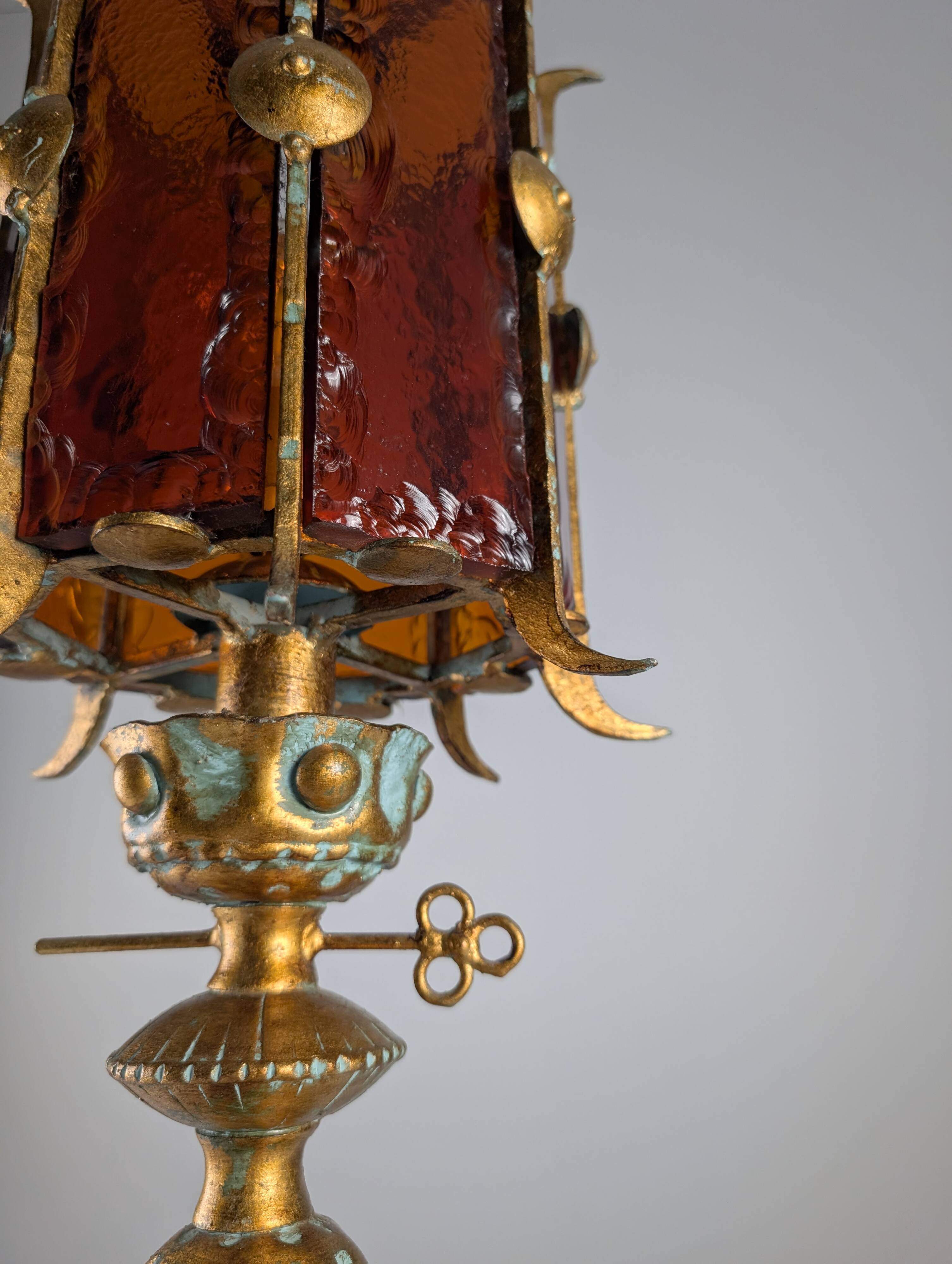 Large Longobard Gilded Metal and Red Hammered Glass Table Lamp