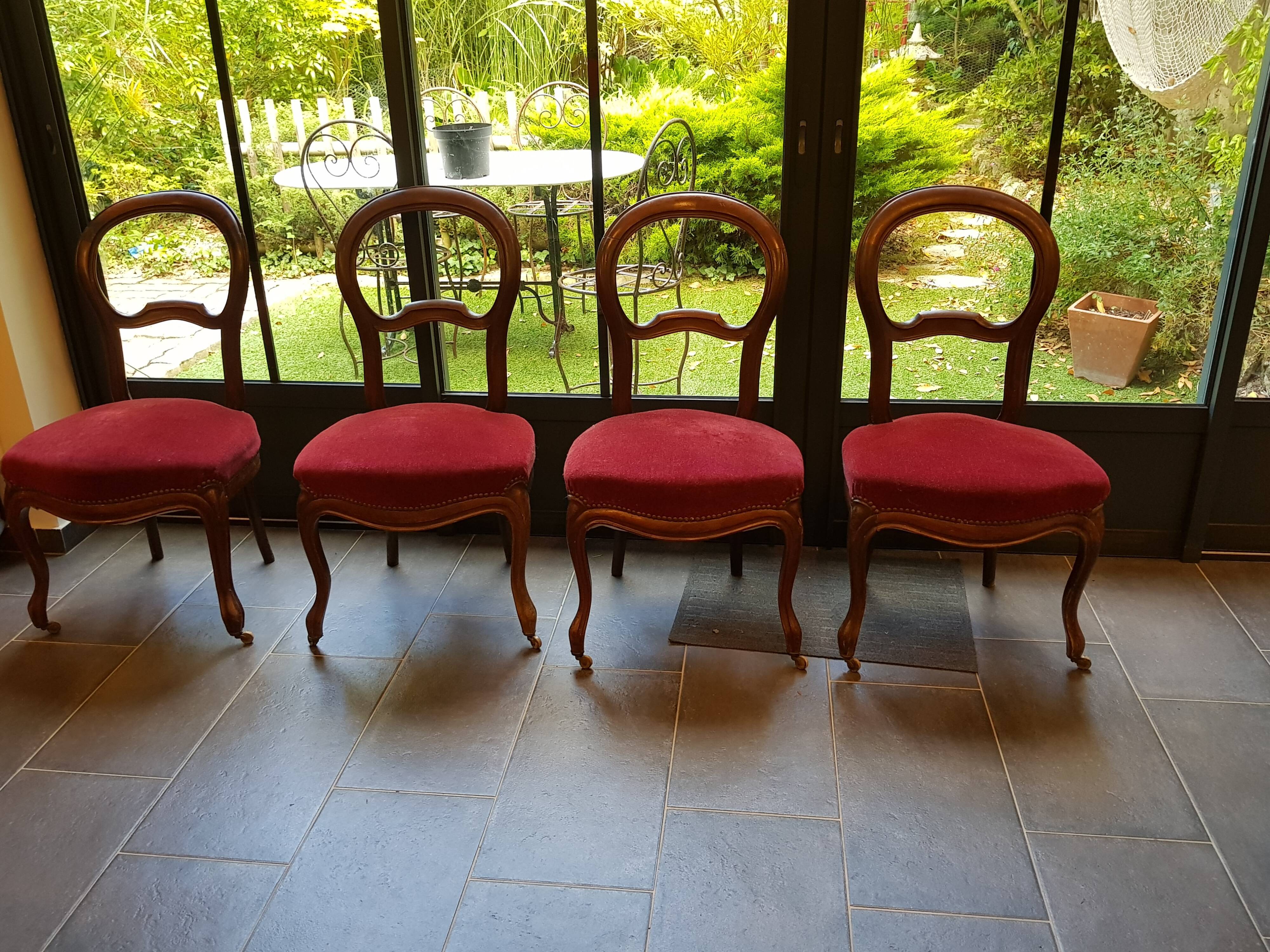 4 chaises médaillon tapissées style Louis Philippe