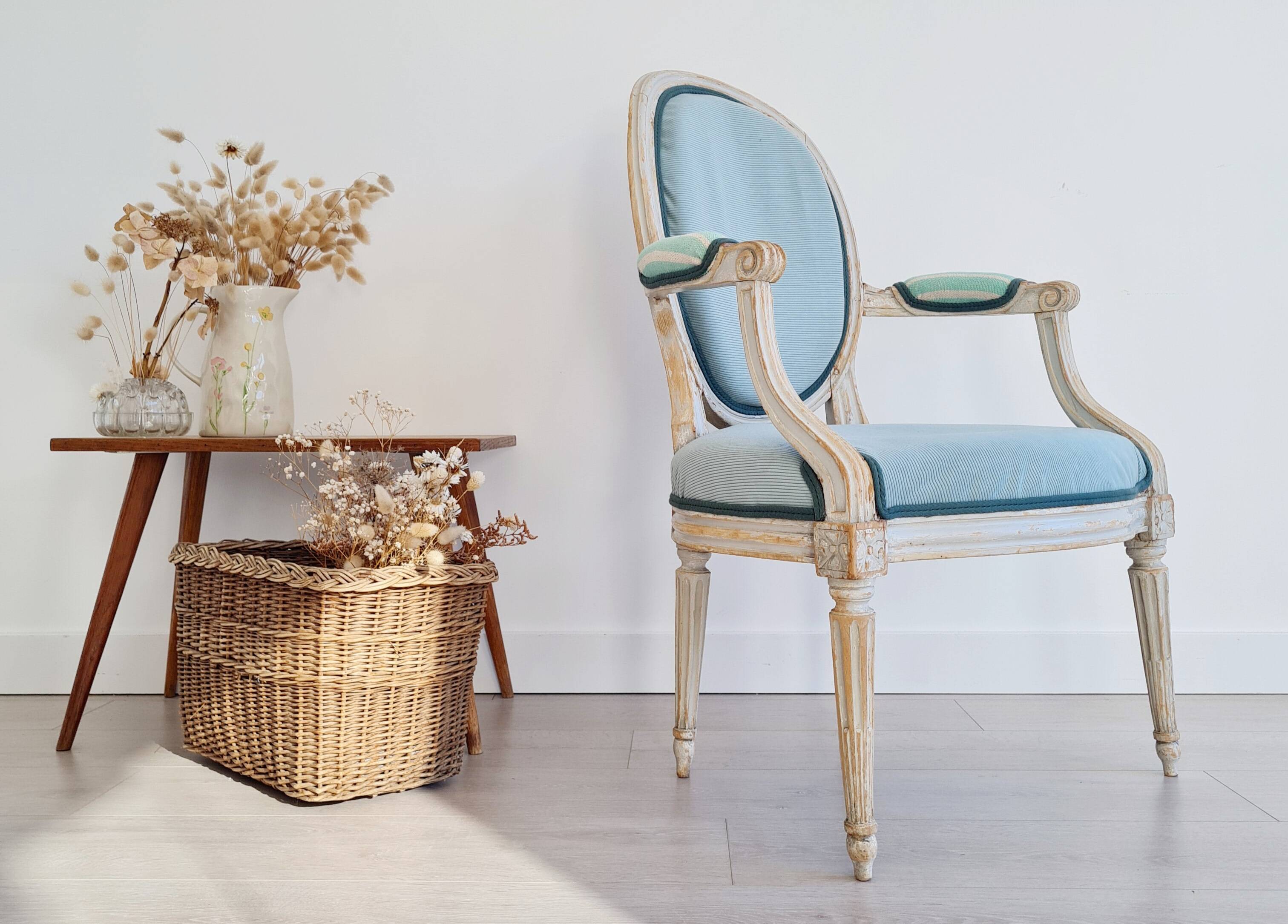 Louis XVI medallion armchair renovated velvet