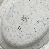 Plat ovale en tôle émaillée blanc et bleu marbré vintage