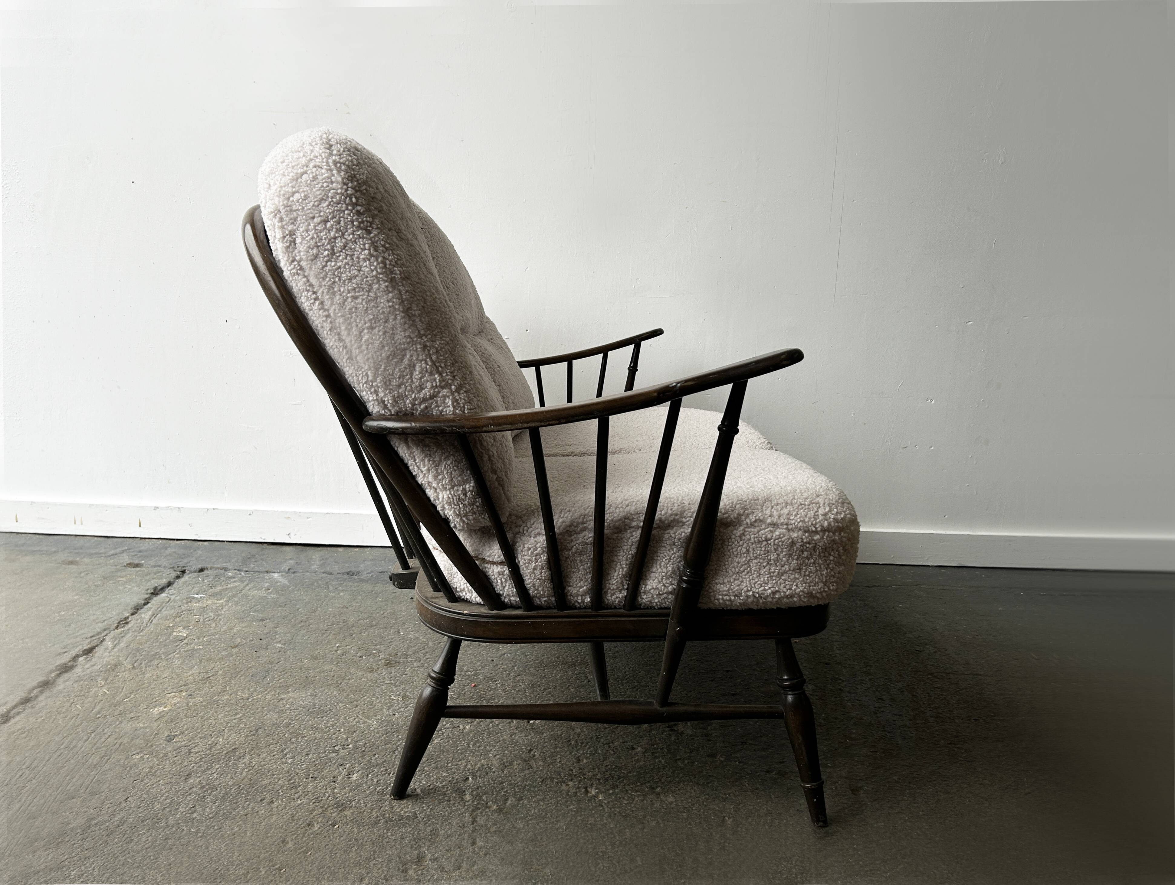 Vintage Mid-Century Ercol model 994 ‘Golden Dawn’ Windsor sofa