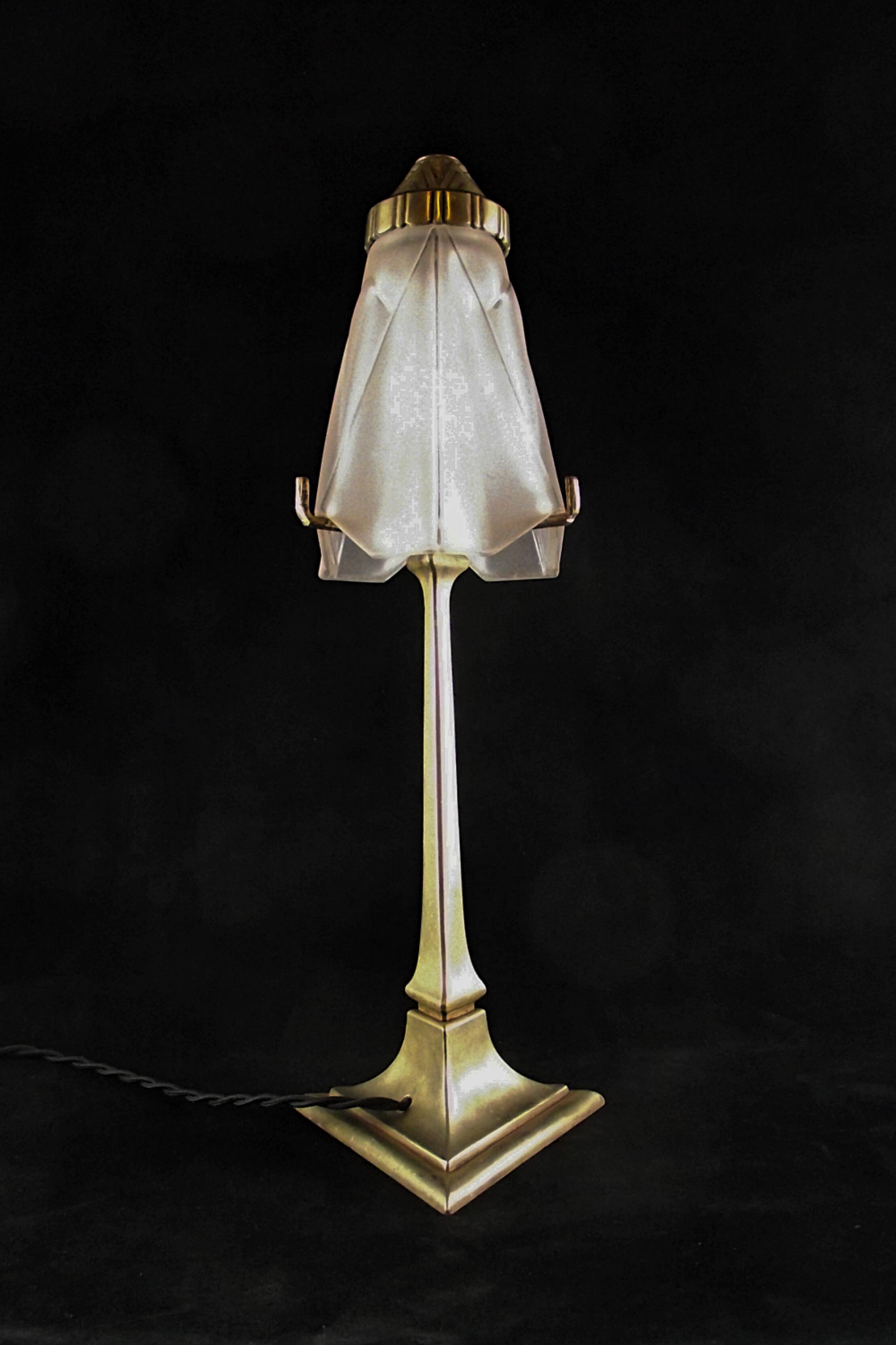 Art deco lamp signed degue with a bronze base.