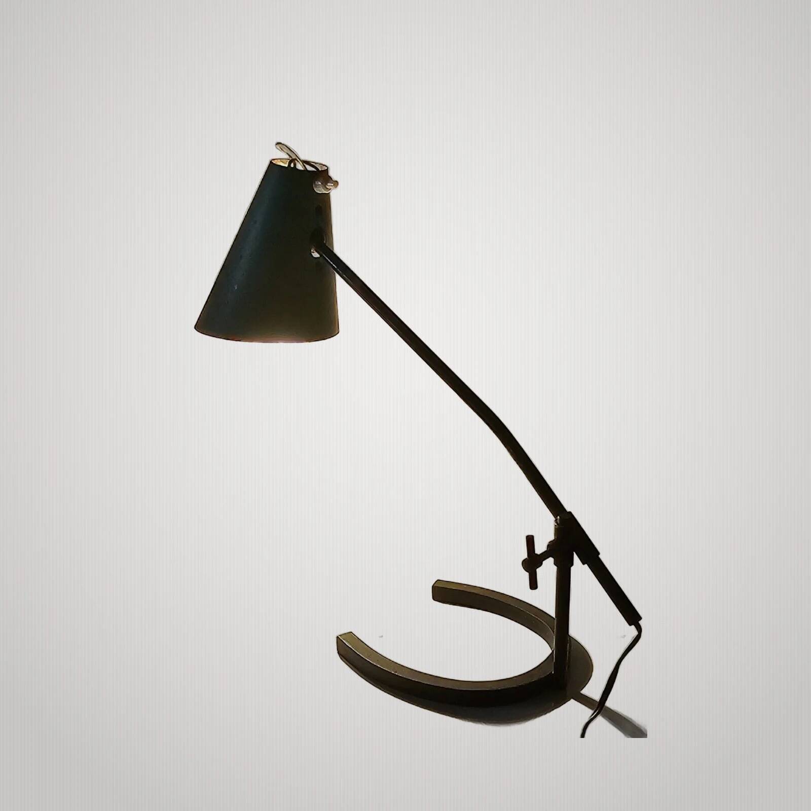 Industrial workshop desk lamp in green sheet metal Biny Jumo Disderot 1950