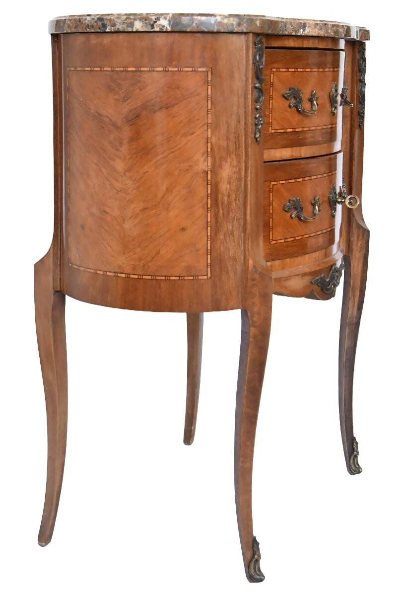 Small kidney-shaped chest of drawers in Transition style.