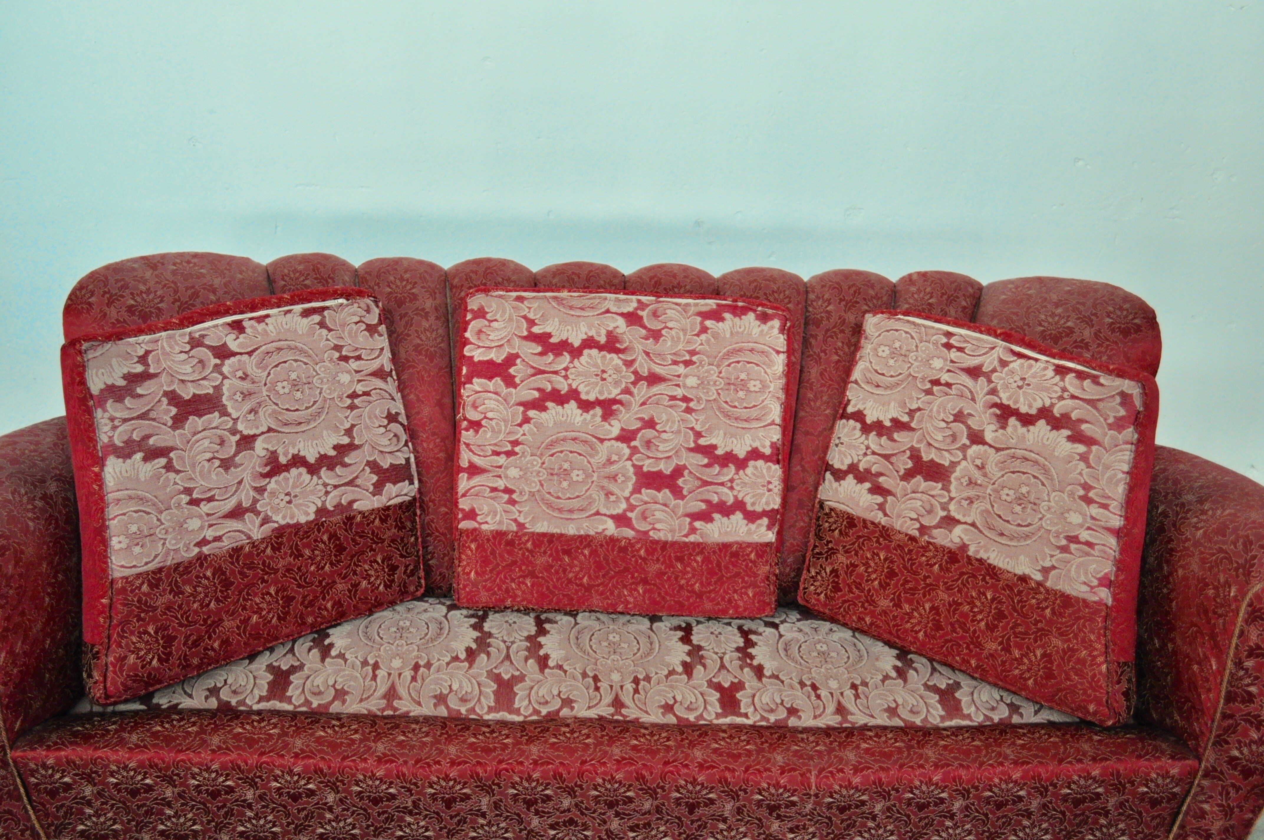 Mid-Century red and gold three-seater sofa by Paolo Buffa, Italy, 50s