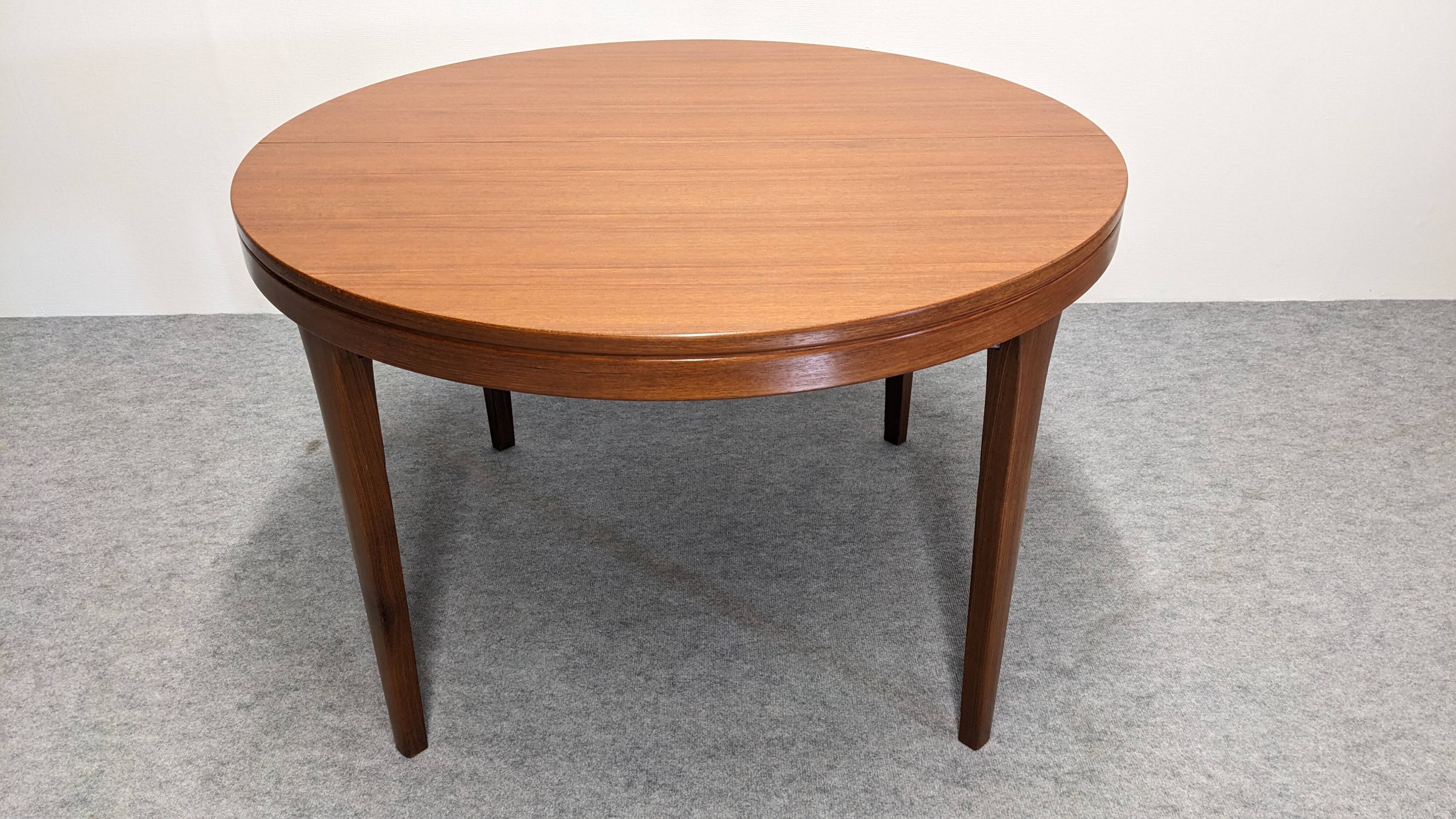 Table ronde extensible scandinave en teck années 60/70