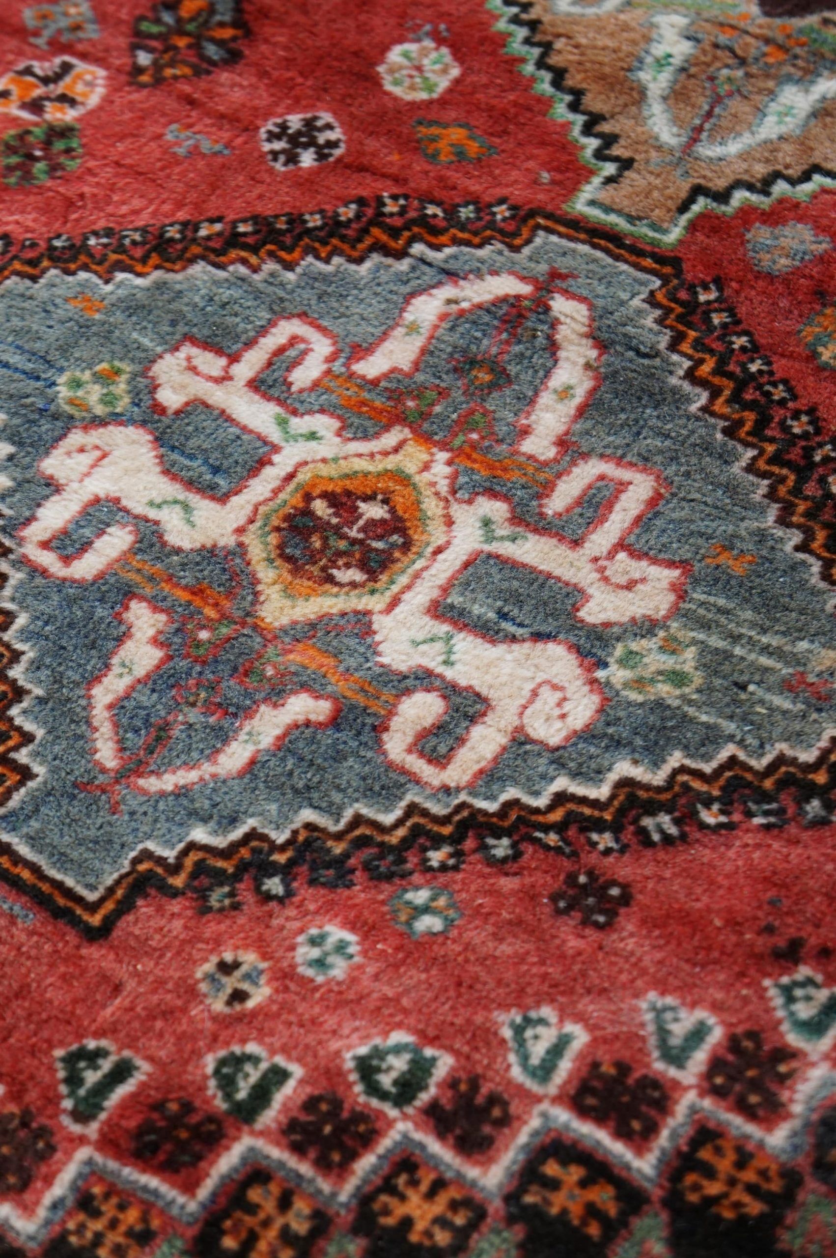 Colorful hand-knotted Shiras rug 110x155cm