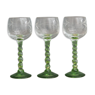 Lot of 3 engraved digestive glasses, origin Alsace